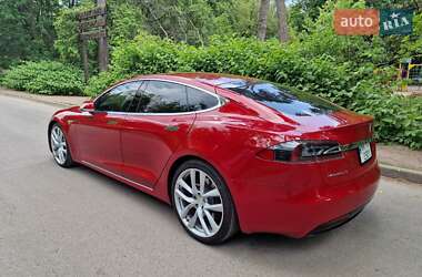 Лифтбек Tesla Model S 2016 в Киеве