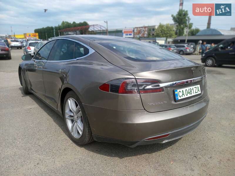 Лифтбек Tesla Model S 2016 в Черкассах