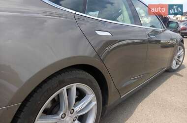 Лифтбек Tesla Model S 2016 в Черкассах