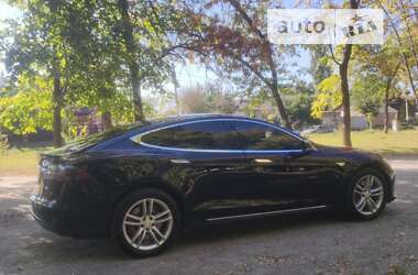 Лифтбек Tesla Model S 2015 в Киеве