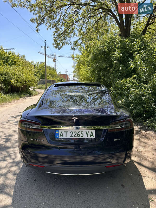 Лифтбек Tesla Model S 2015 в Ивано-Франковске