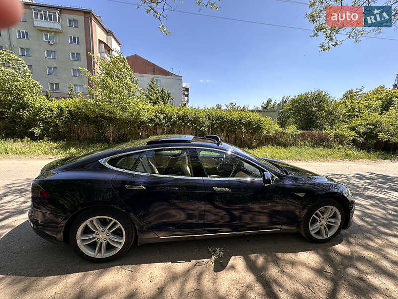 Лифтбек Tesla Model S 2015 в Ивано-Франковске