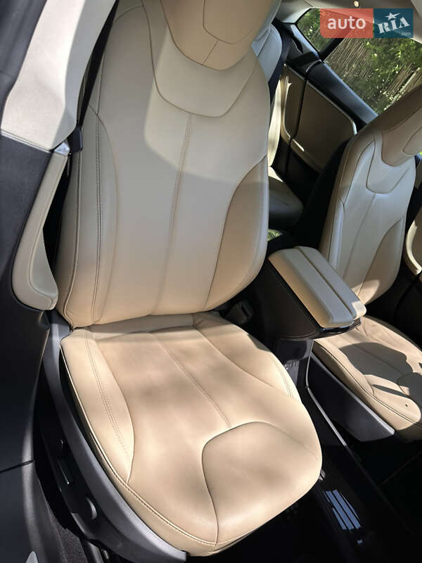 Лифтбек Tesla Model S 2015 в Ивано-Франковске
