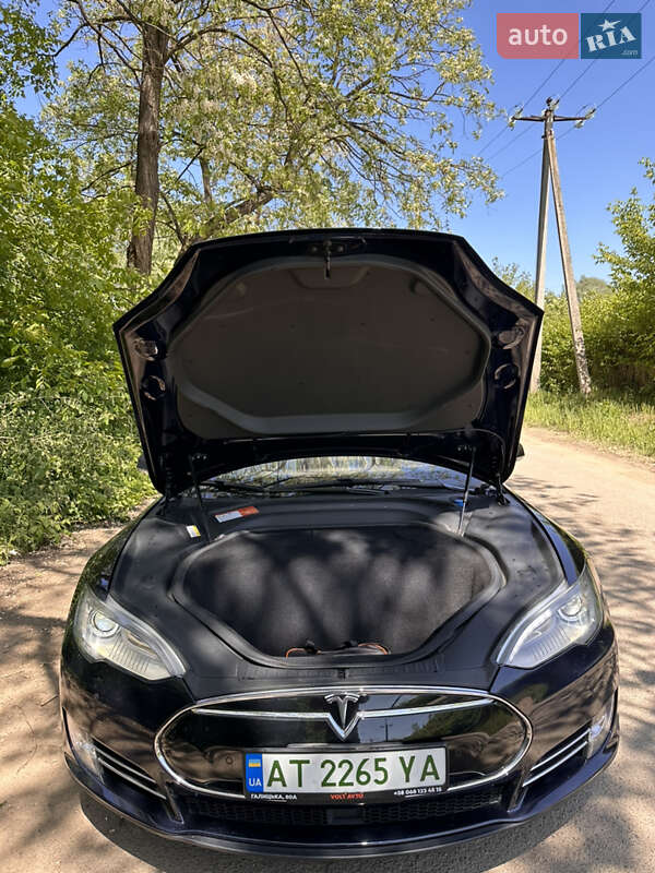 Лифтбек Tesla Model S 2015 в Ивано-Франковске