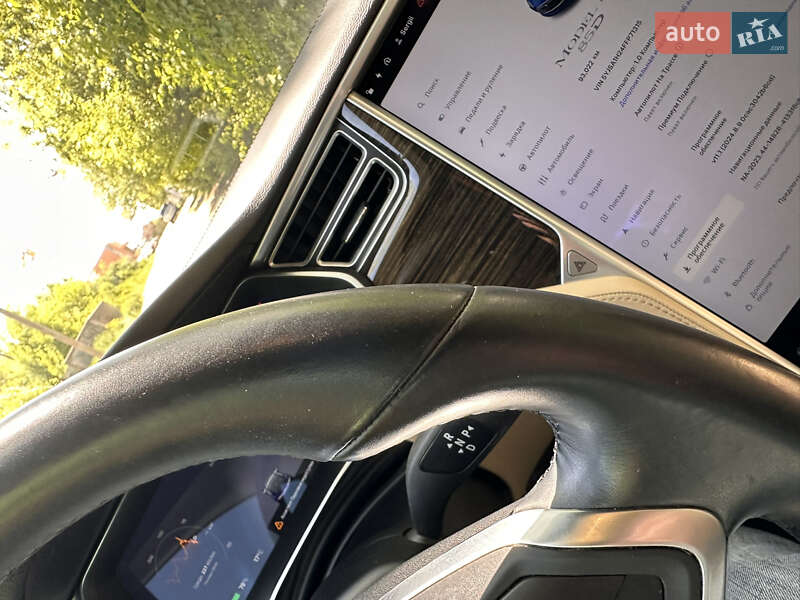 Лифтбек Tesla Model S 2015 в Ивано-Франковске