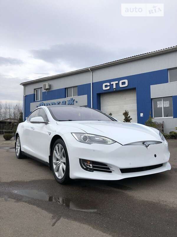 Лифтбек Tesla Model S 2016 в Ивано-Франковске