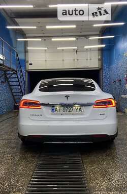 Лифтбек Tesla Model S 2016 в Ивано-Франковске