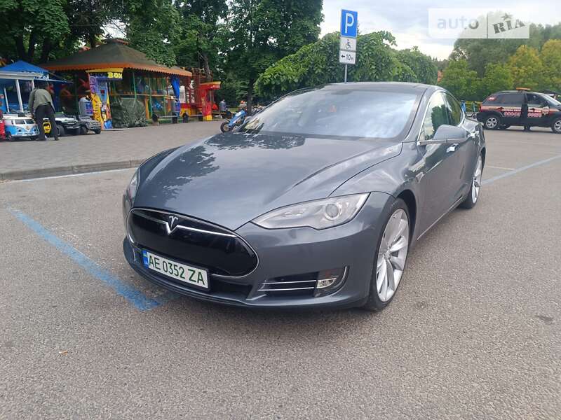 Лифтбек Tesla Model S 2013 в Новомосковске