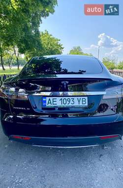 Лифтбек Tesla Model S 2015 в Днепре