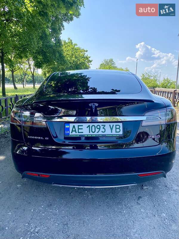 Ліфтбек Tesla Model S 2015 в Дніпрі