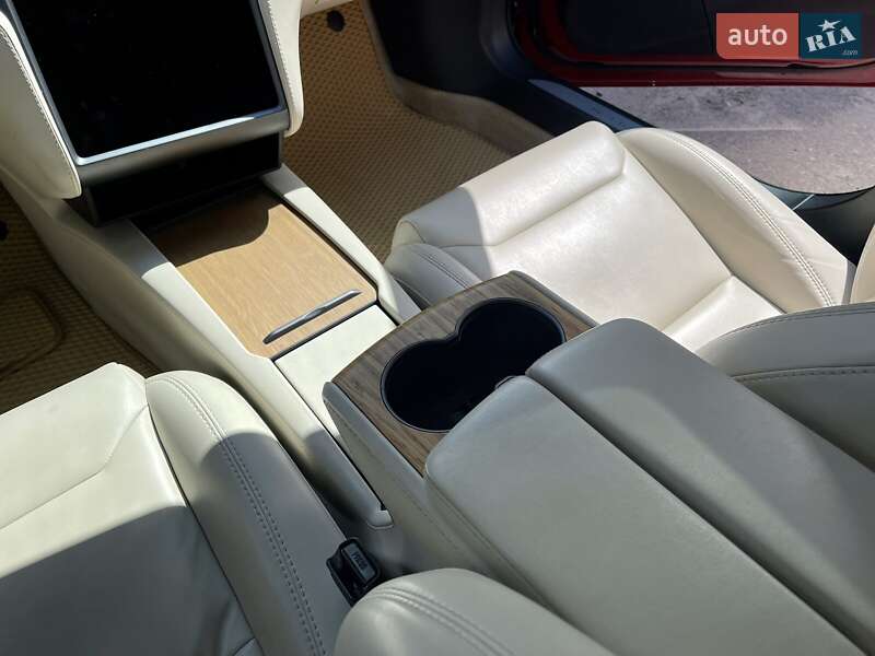 Лифтбек Tesla Model S 2019 в Киеве