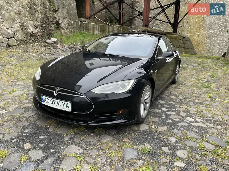 Лифтбек Tesla Model S 2013 в 