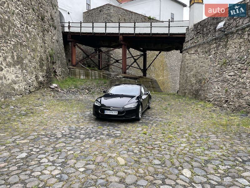 Ліфтбек Tesla Model S 2013 в Краматорську
