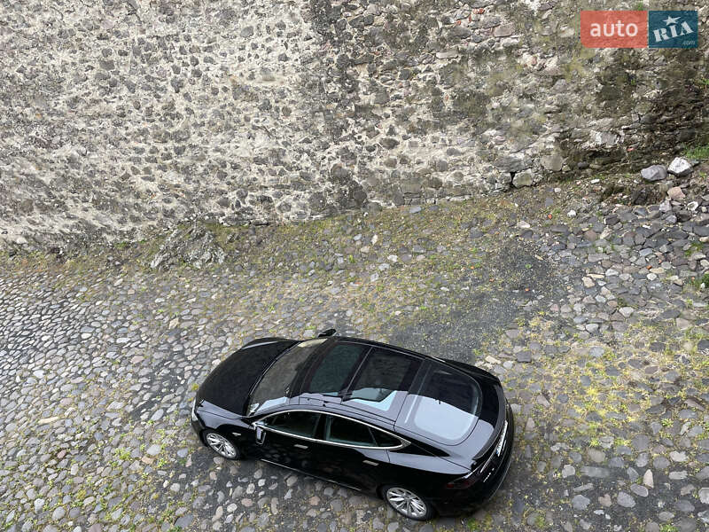Ліфтбек Tesla Model S 2013 в Краматорську