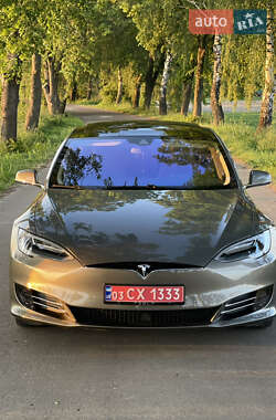 Лифтбек Tesla Model S 2015 в 