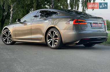 Лифтбек Tesla Model S 2015 в 