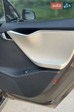 Лифтбек Tesla Model S 2015 в 