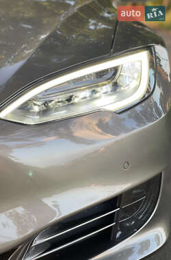 Лифтбек Tesla Model S 2015 в 