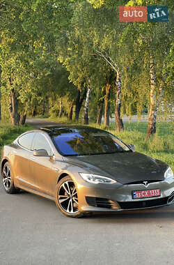 Лифтбек Tesla Model S 2015 в 
