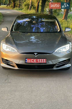 Лифтбек Tesla Model S 2015 в 