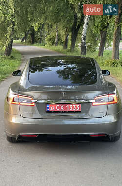 Лифтбек Tesla Model S 2015 в 