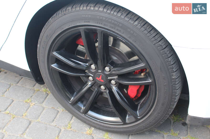 Ліфтбек Tesla Model S 2015 в Львові