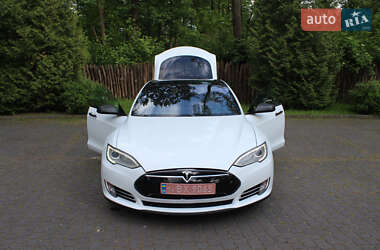 Ліфтбек Tesla Model S 2015 в Львові