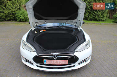 Ліфтбек Tesla Model S 2015 в Львові