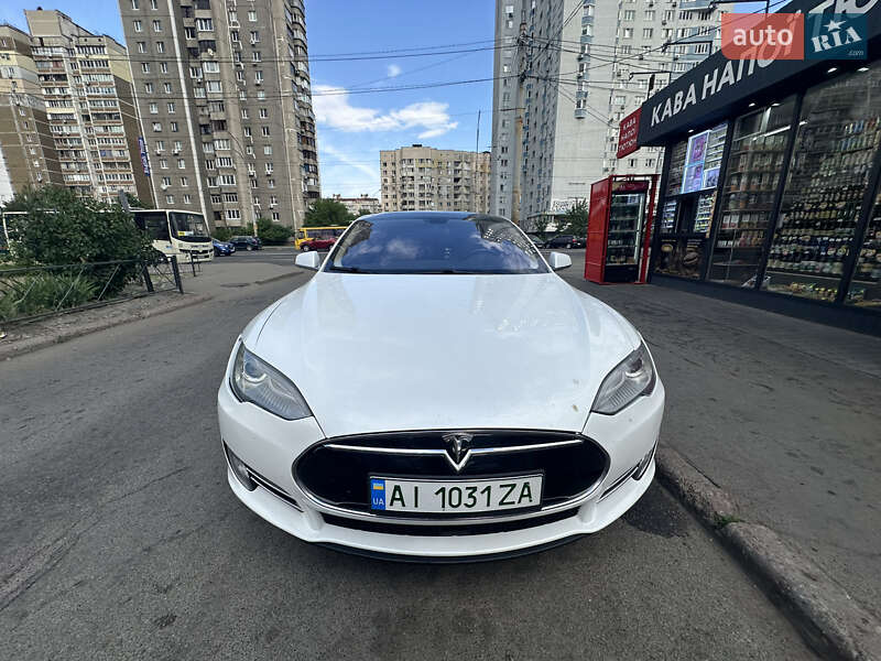 Tesla Model S 2013