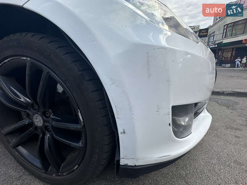 Лифтбек Tesla Model S 2013 в Киеве