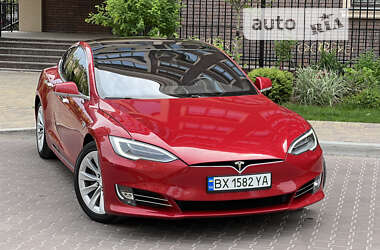 Лифтбек Tesla Model S 2016 в Киеве