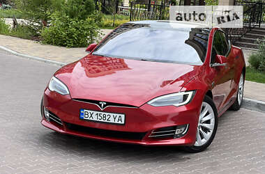 Лифтбек Tesla Model S 2016 в Киеве