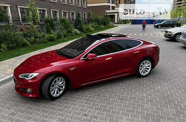 Лифтбек Tesla Model S 2016 в Киеве