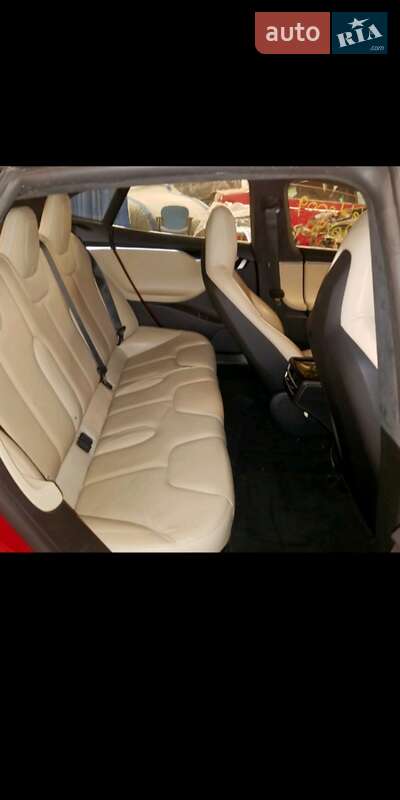 Лифтбек Tesla Model S 2015 в Днепре
