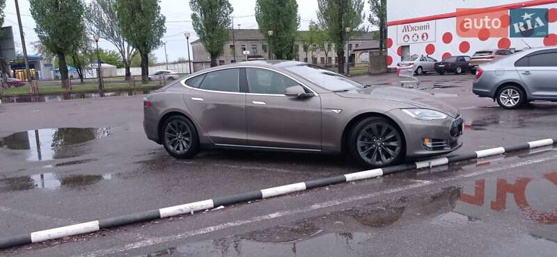 Ліфтбек Tesla Model S 2016 в Одесі