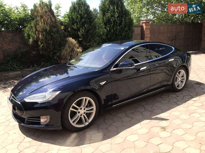 Tesla Model S 2013