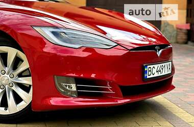 Ліфтбек Tesla Model S 2017 в Львові