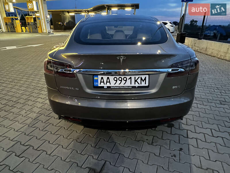 Лифтбек Tesla Model S 2015 в Киеве фото 12 Лифтбек Tesla Model S 2015 в Киеве
