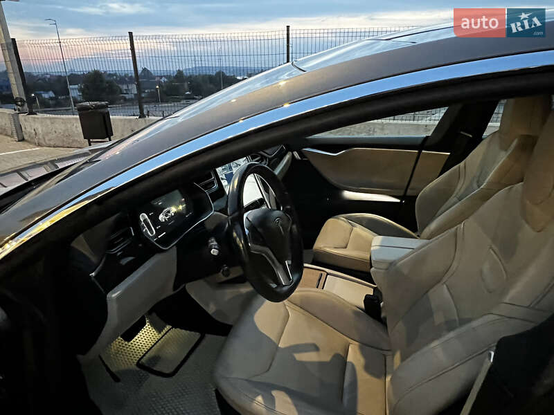 Лифтбек Tesla Model S 2015 в Киеве фото 16 Лифтбек Tesla Model S 2015 в Киеве