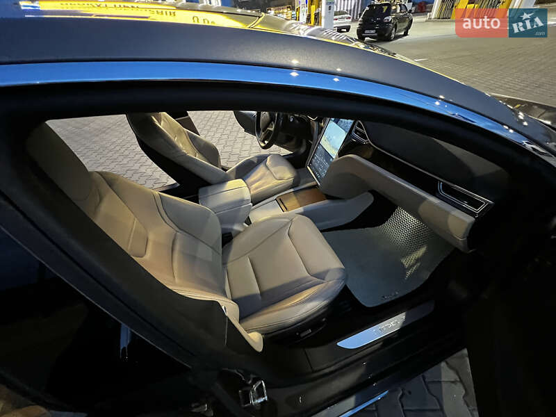 Лифтбек Tesla Model S 2015 в Киеве фото 21 Лифтбек Tesla Model S 2015 в Киеве