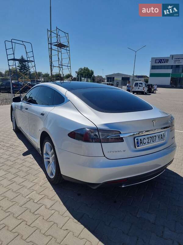 Лифтбек Tesla Model S 2013 в Нововолынске
