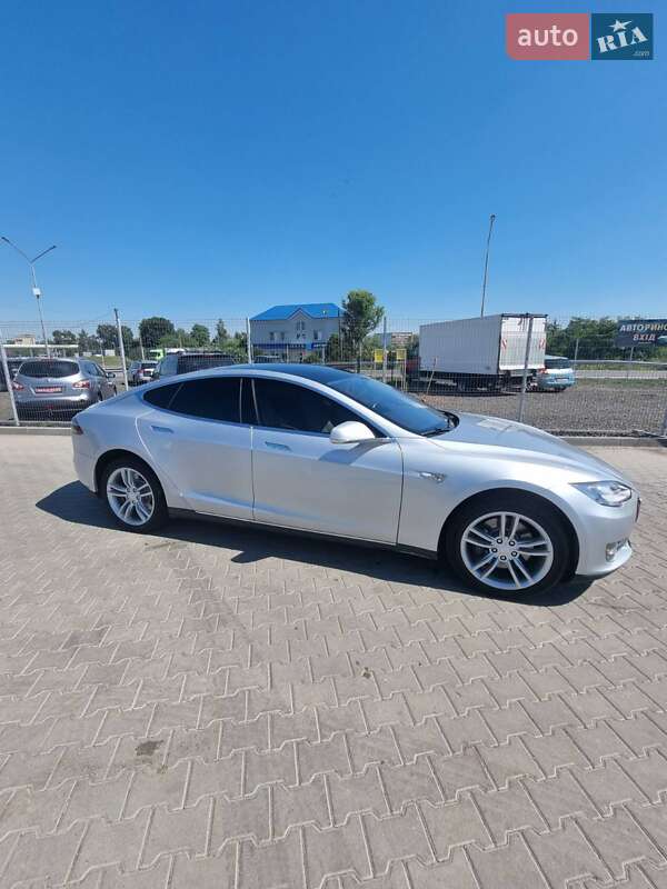 Лифтбек Tesla Model S 2013 в Нововолынске фото Лифтбек Tesla Model S 2013 в Нововолынске