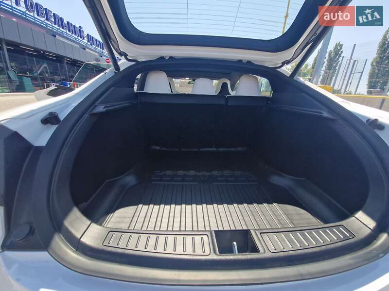 Ліфтбек Tesla Model S 2019 в Первомайську фото 18 Ліфтбек Tesla Model S 2019 в Первомайську