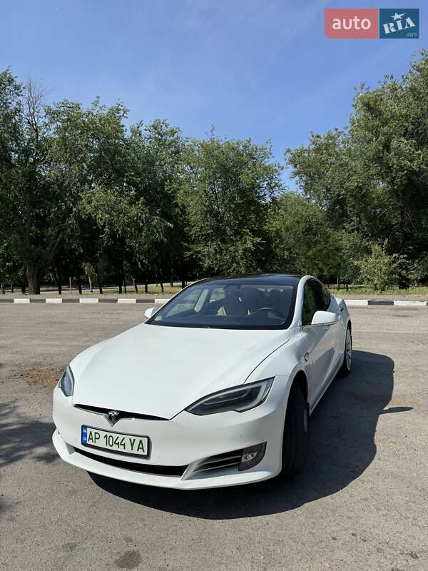 Ліфтбек Tesla Model S 2017 в Запоріжжі
