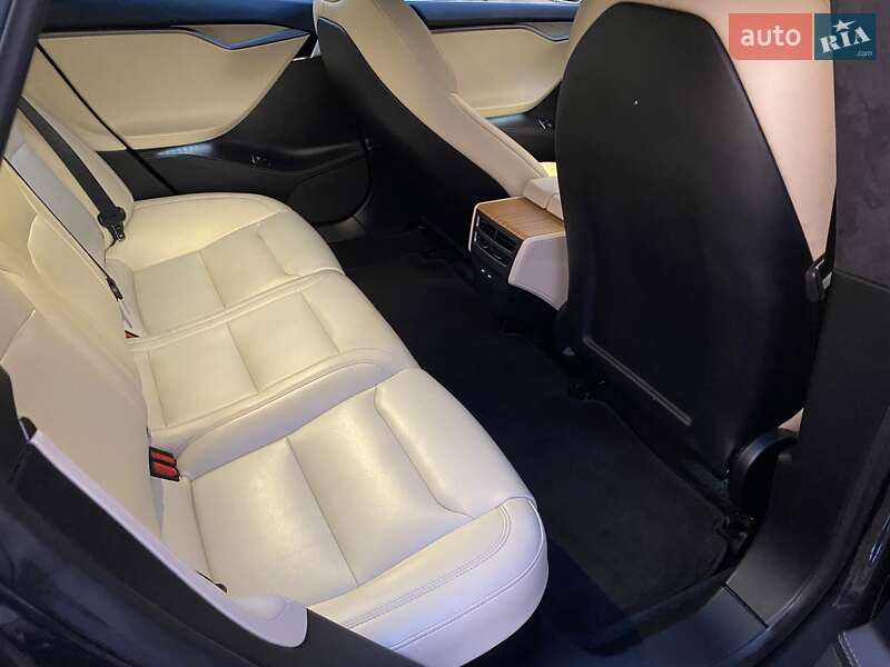 Ліфтбек Tesla Model S 2020 в Полтаві