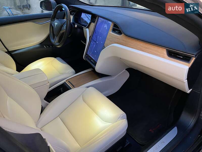 Ліфтбек Tesla Model S 2020 в Полтаві