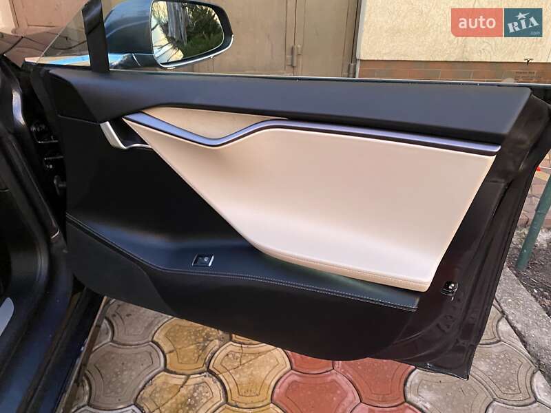 Ліфтбек Tesla Model S 2020 в Полтаві