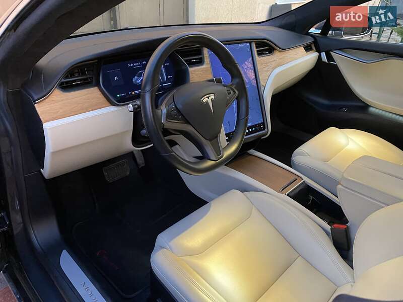 Лифтбек Tesla Model S 2020 в 