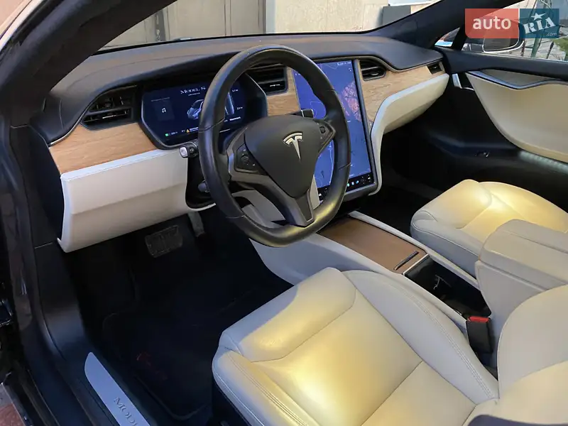 Лифтбек Tesla Model S 2020 в 