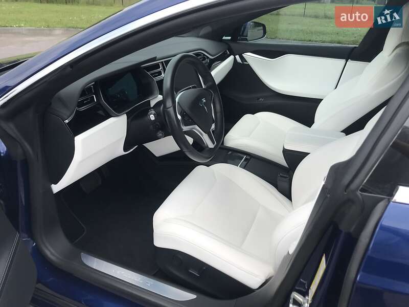 Лифтбек Tesla Model S 2017 в Киеве